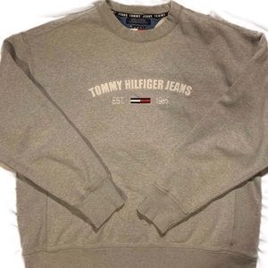 Tommy Hilfiger Sweaters - Tommy Hilfiger Crewneck Sweater Tommy Hilfiger Sweaters - Tommy Hilfiger Crewneck Sweater